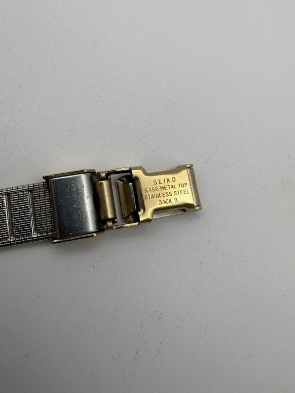 Seiko Vintage Quartz Women's Watch 8Y21-0010 Gold Tone Black Dial Integrated